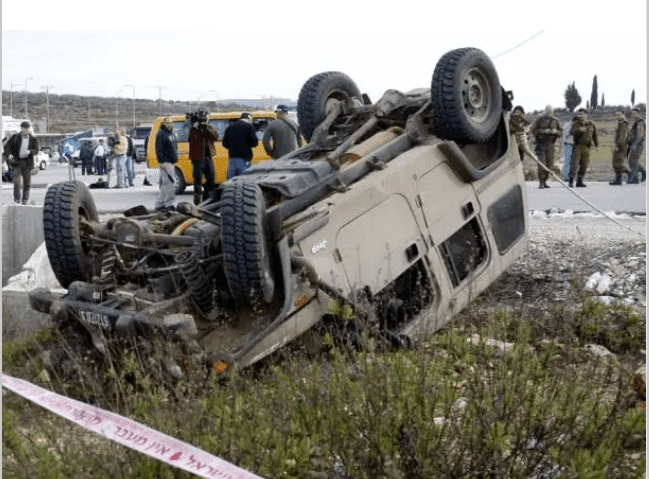 إصابة 4 جنود إسرائيليين جراء انقلاب مركبتهم قرب الحدود مع لبنان