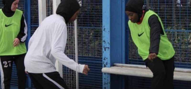 "للحفاظ على الحيادية"، حظر ارتداء الحجاب في المسابقات الرياضية في فرنسا!