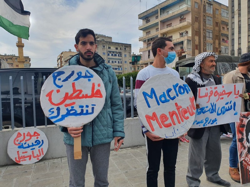 تصدى عدد من الناشطين الحزيين في مدينة صيدا للسفيرة الفرنسية