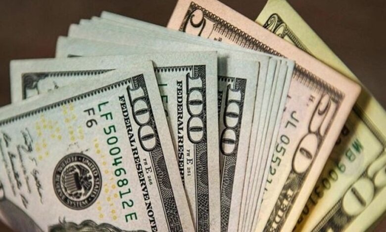 سعر صرف دولار السوق السوداء ينخفض… هذا ما سجّله عصر اليوم