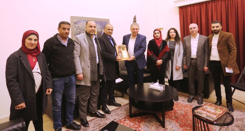 السفير دبور يستقبل وفد المجلس الأعلى للشباب والرياضة الفلسطيني