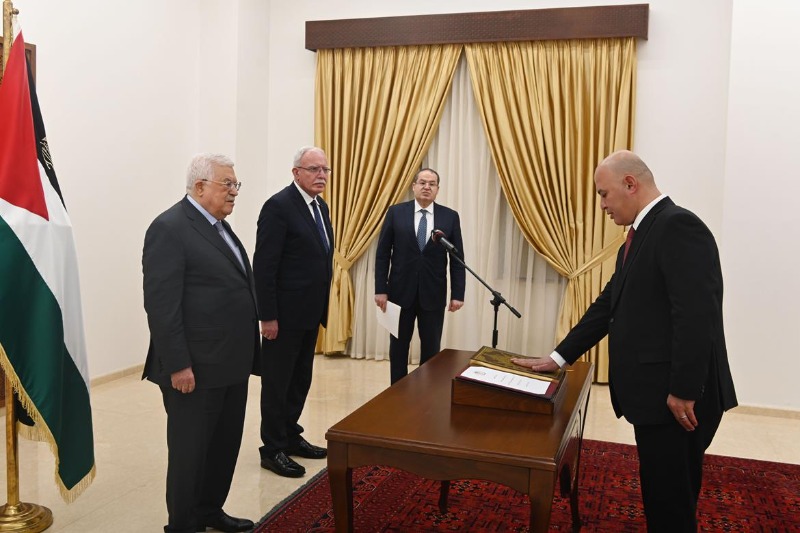 رويد أبو عمشة يؤدي اليمين القانونية أمام الرئيس عباس سفيرا لدولة فلسطين لدى جيبوتي