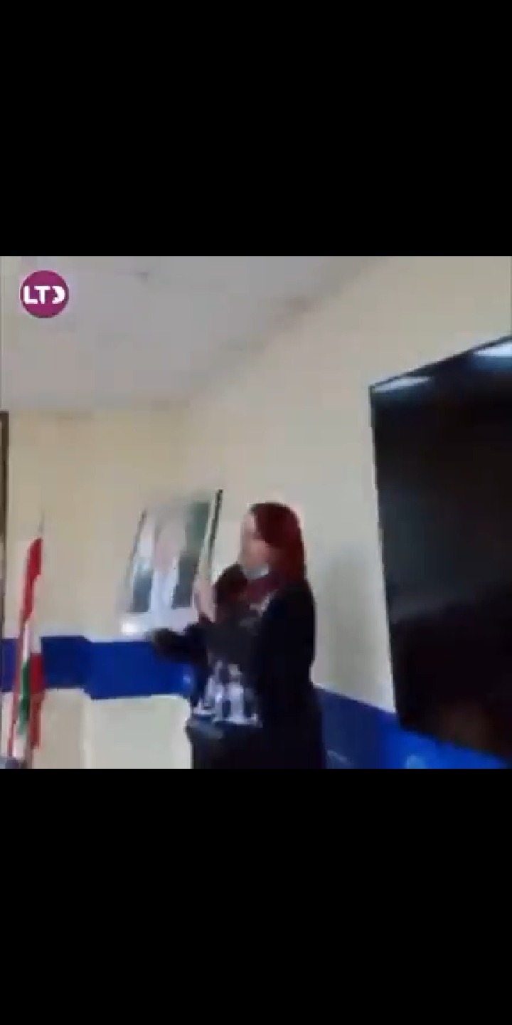 محتجون إقتحموا مبنى وزارة الطاقة... وحطموا صورة الرئيس عون