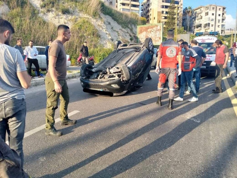 جريحة في حادث انقلاب سيارة في صيدا