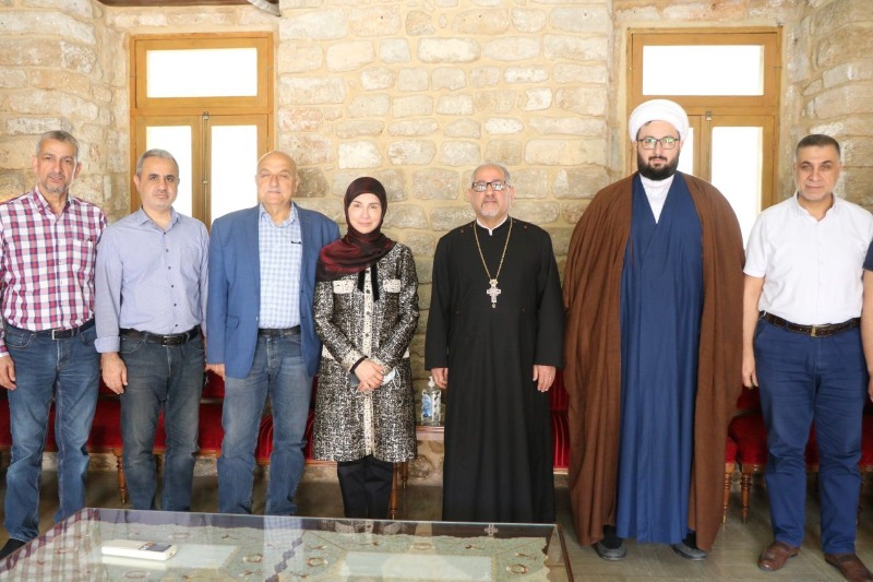 وفد حركة أمل جال على كنائس صور مهنئاً بالأعياد المجيدة