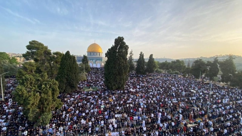 بالصور.. نحو 200 ألف أدّوا صلاة عيد الفطر في المسجد الأقصى