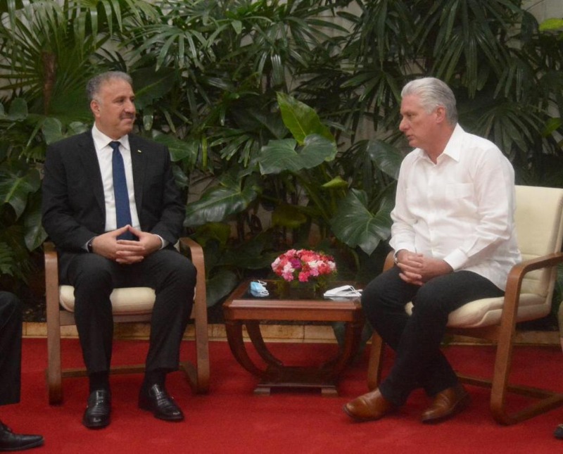 الوزير عساف يسلم رسالة من الرئيس محمود عباس إلى الرئيس الكوبي