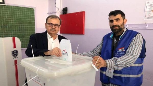 البزري يقترع في مدرسة مرجان في صيدا