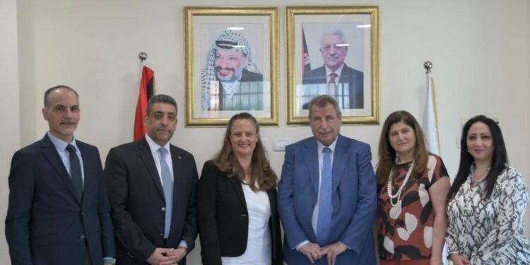 خوري يبحث سبل توطيد العلاقات بين اللجنة الرئاسية ومنظمة كنائس من اجل السلام في الشرق الاوسط