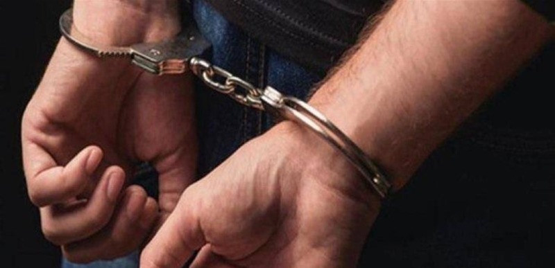 بالجرم المشهود يقوم بأعمال سلب ونشل منتحلاً صفة أمنية