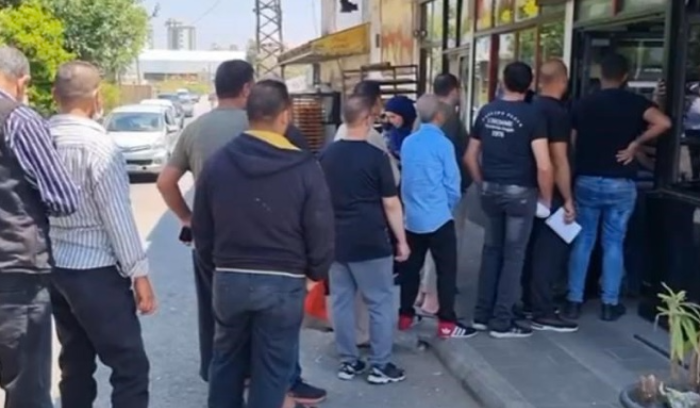 في الشمال.. طوابير أمام الأفران لشراء الخبز!