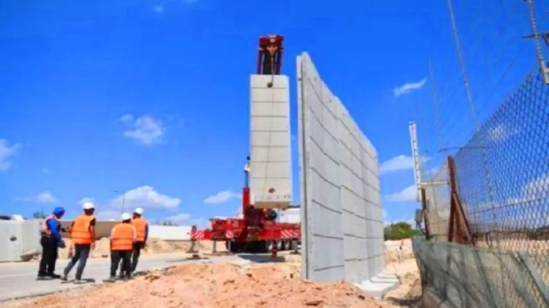 بطول 9 امتار.. جدار أمني جديد تبنيه "إسرائيل" شمال الضفة الغربية