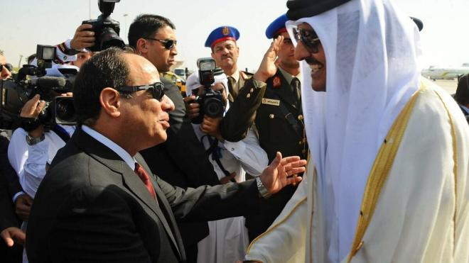 السيسى يستقبل أمير قطر بمطار القاهرة في أول زيارة منذ 7 سنوات