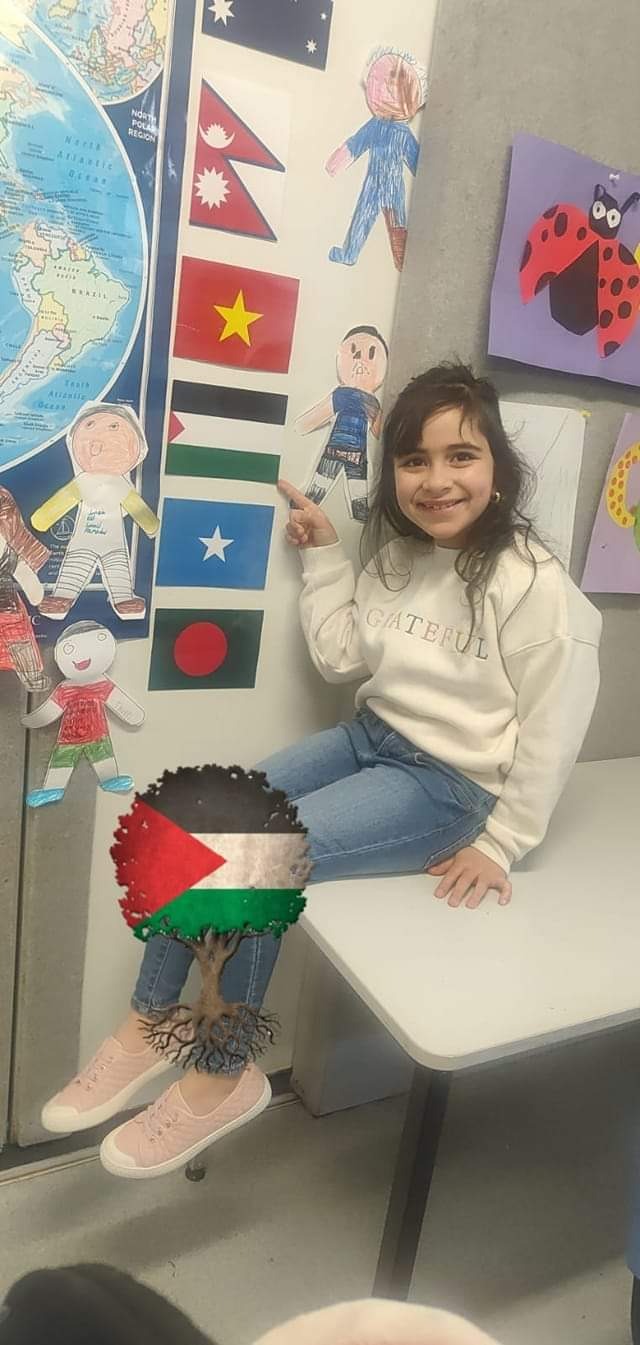طفلة تفرض على مدرستها في أوستراليا وضع علم فلسطين!