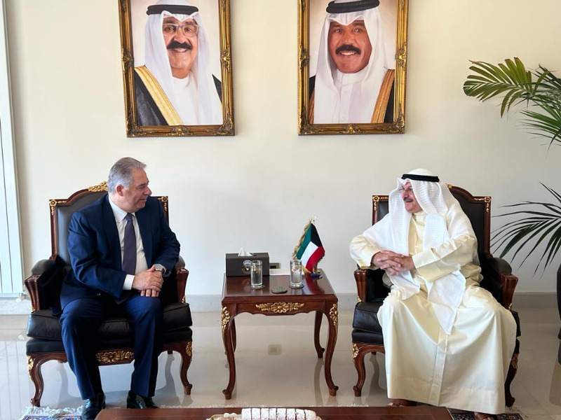 السفير دبور يلتقي سفير دولة الكويت القناعي