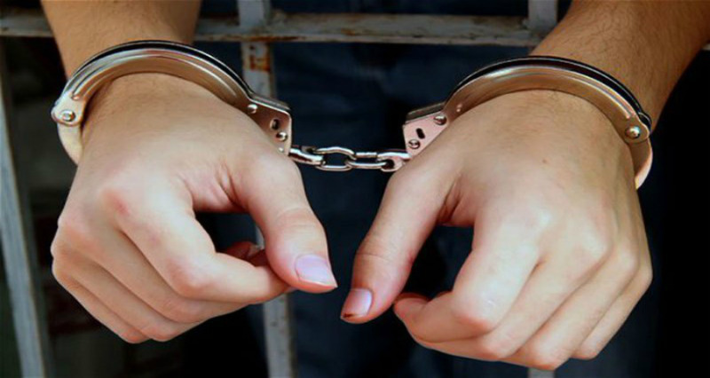 قوات الامن الوطني تسلم شخصين الى مخابرات الجيش بتهمة الإعتداء على شخص في مخيم البص