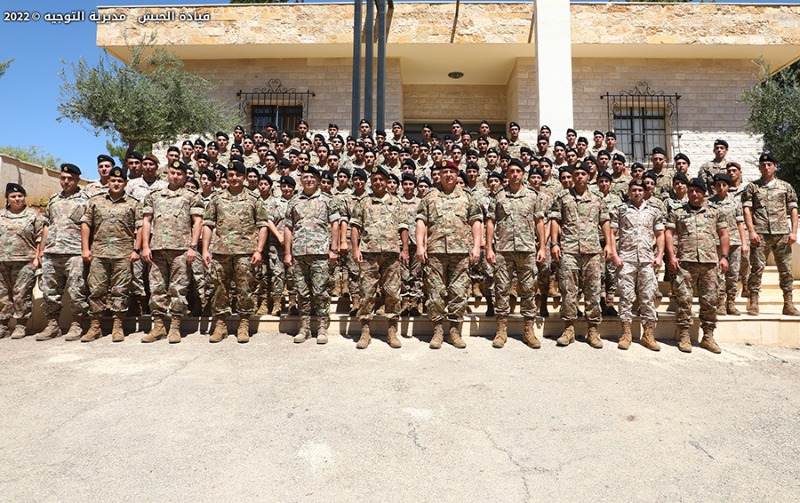 قائد الجيش خلال تفقده معهد الرتباء وفوج الحدود البرية الرابع: وجودكم في هذه المنطقة عامل أمن للبنان