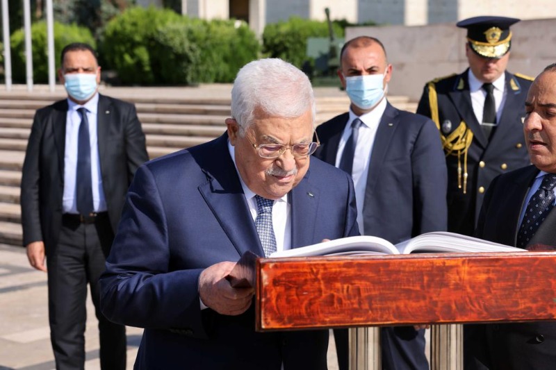الرئيس عباس يصل رومانيا في زيارة رسمية