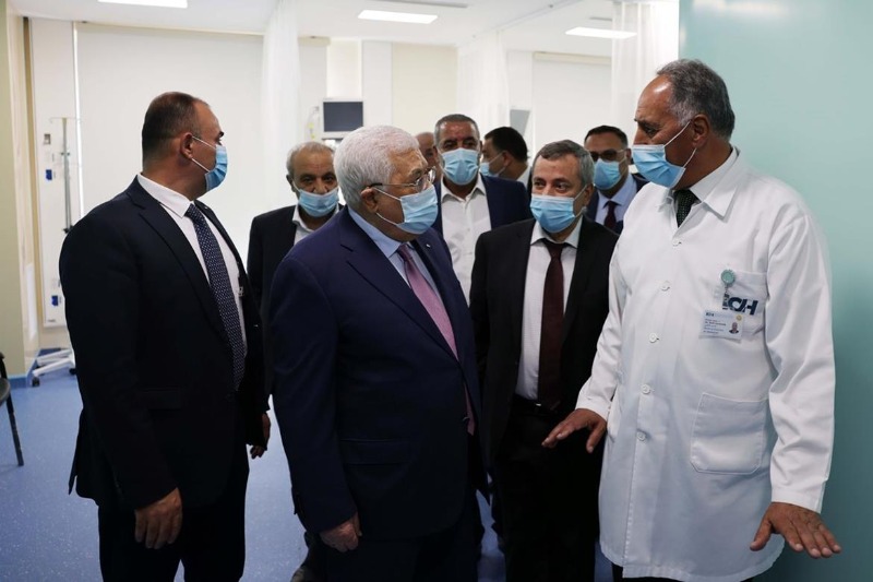 الرئيس عباس يفتتح قسم العناية المتوسطة في مستشفى الاستشاري العربي