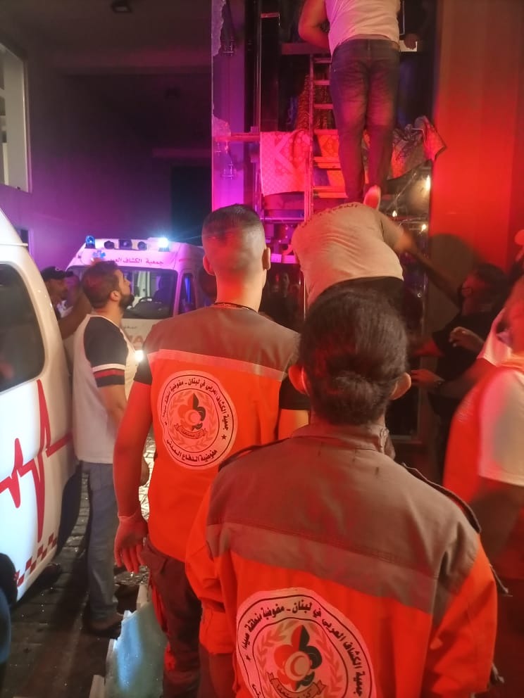 4 أشخاص احتجزوا داخل مصعد في صيدا.. وهذا ما حل بهم...