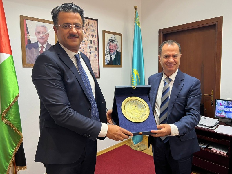السفير الفلسطيني أبو زيد يناقش مع نظيره الكويتي لدى كازاخستان أهمية العمل العربي المشترك