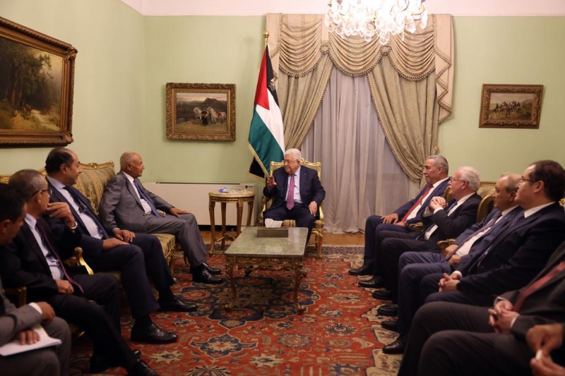 الرئيس عباس  يصل القاهرة في زيارة رسمية