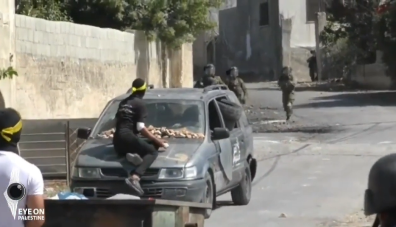 بالفيديو.. جنود الاحتلال يهربون من حجارة الشبان في كفر قدوم - شرق قلقيلية