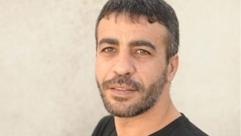 نقل الأسير ناصر أبو حميد إلى المستشفى إثر تدهور خطير جدًا على حالته الصحية