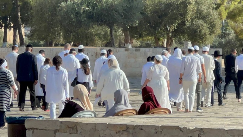 الاحتلال يحاصر القدس ويغلق شوارعها ومستوطنون يقتحمون "الأقصى"