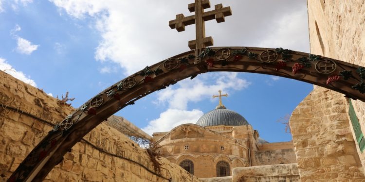 الرئاسية العليا لشؤون الكنائس تثمن موقف بطاركة ورؤساء كنائس القدس تجاه نقل السفارة البريطانية للقدس