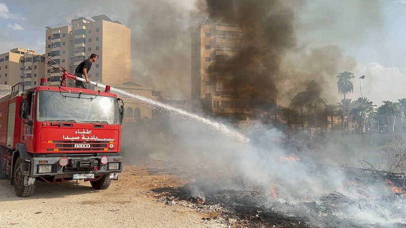 إخماد حريق في ساحة الشهداء في صيدا...