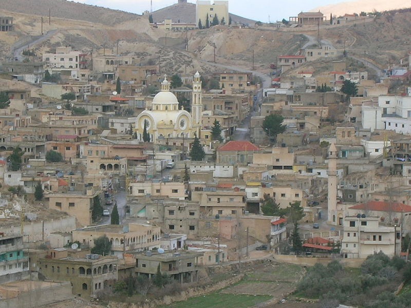 لبنان الحلو: بلدة الفاكهة إشتهرت بصناعة السجاد...