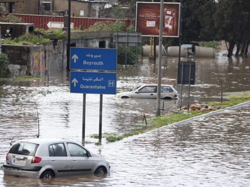 بالفيديو. الامطار الغزيرة تغرق عدد من شوارع بيروت