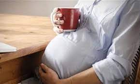 استهلاك الكافيين خلال الحمل يُؤثِّر على طول قامة الطفل!