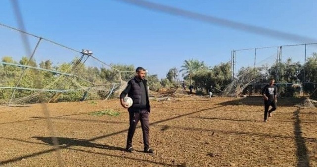 المواطن غنام فقد مصدر رزقه وقتلوا أحلامه بالزواج خلال القصف الاخير على البريج