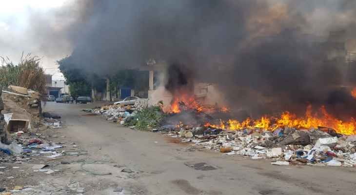 اندلاع حريق نفايات عند الطرف الجنوبي لمدينة صيدا لجهة منطقة سينيق