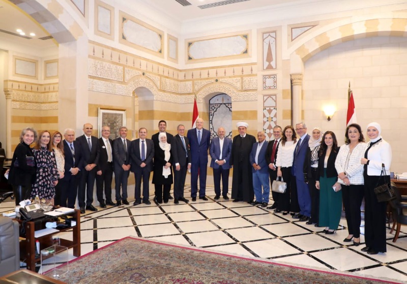 وسام الأرز الوطني من رتبة ضابط للطبيب الصيداوي غسان أبو علفا