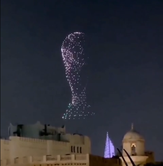 بالفيديو.. كأس العالم المتحرك في سماء الدوحة ترسمه طائرات بدون طيار
