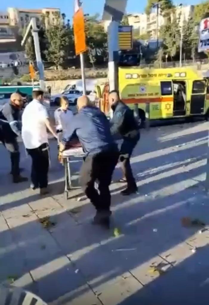 بالفيديو: جرحى بانفجارين في محطة حافلات بالقدس