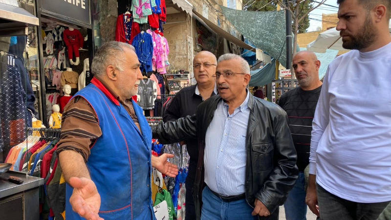 أسامة سعد جال في السوق التجاري لمدينة صيدا واطلع على أوضاع الناس، واستمع لشكواهم في أمورهم الحياتية والمعيشية