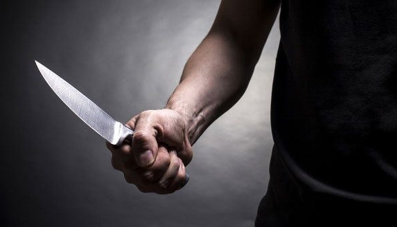 اصابة شاب بطعنات سكين في الدوير بسبب خلاف مالي