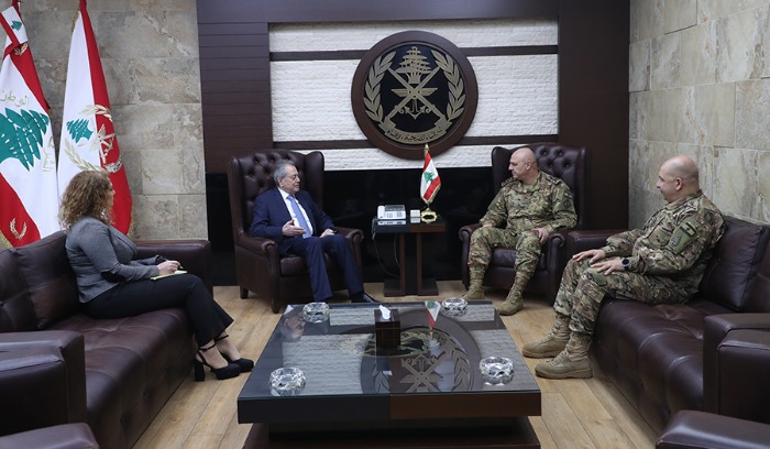 قائد الجيش استقبل السفير السوري مودعا