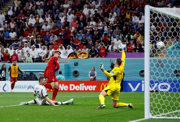 منتخبات كبرى مهدّدة بالخروج من كأس العالم.. 4 مواجهات حاسمة اليوم الخميس