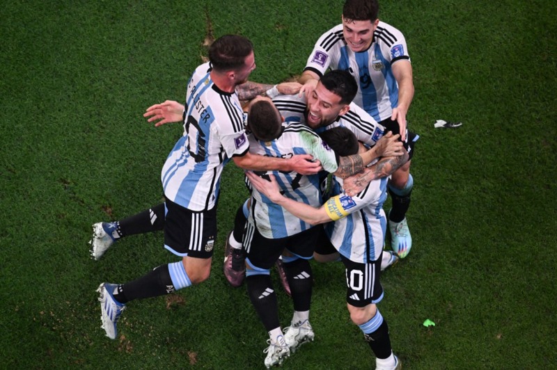 تأهّل الأرجنتين إلى الدّور ربع النهائي لكأس العالم بعد فوزها على أستراليا 2-1