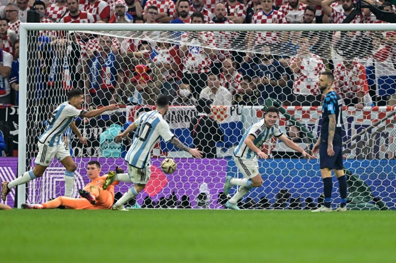 الأرجنتين يحجز المقعد الأول في نهائي المونديال بعد فوزه الكبير على كرواتيا 3 - 0