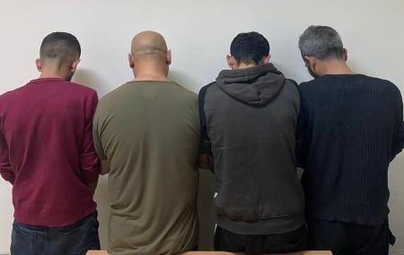 هدداها بالقتل بواسطة سكين.. وسلبا منها أموالًا ومجوهرات