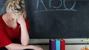 معلمة تتعرض للاعتداء من قبل أهل أحد التلاميذ... اليكم ما حصل