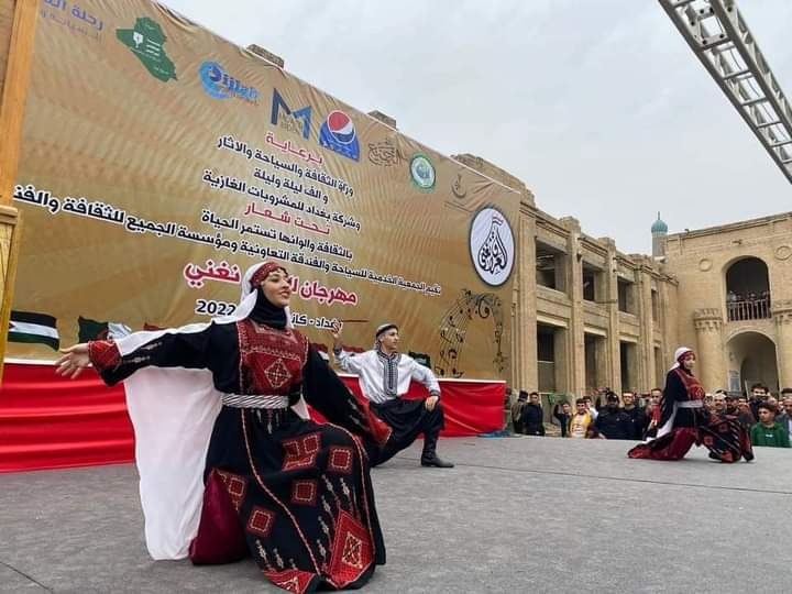 فرقة الكوفية تخطفُ الأنظار خلال مشاركتها في مهرجان "للعراق نغني" الدولي