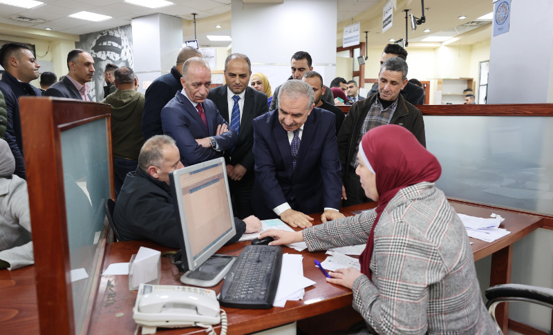 رئيس الوزراء اشتية: لسلطة الأراضي دور كبير في الحفاظ على الأرض الفلسطينية ومواجهة الحرب الإسرائيلية عليها