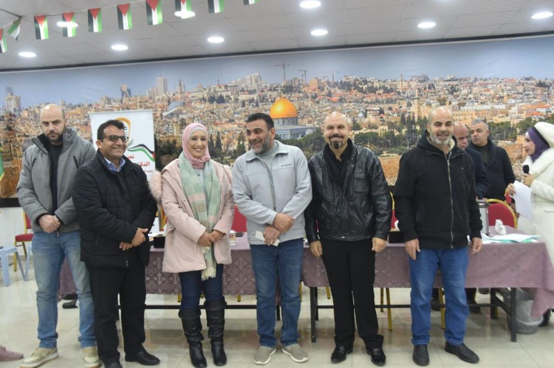 برعاية الرئيس عباس ,, شؤون اللاجئين واللجنة الشعبية في مخيم قلنديا توزعان منحة الطالب الجامعي